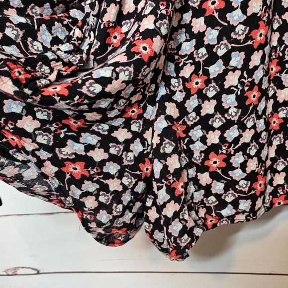 Guess Floral V-Neck Tie Waist Romper - Picture 5 of 11